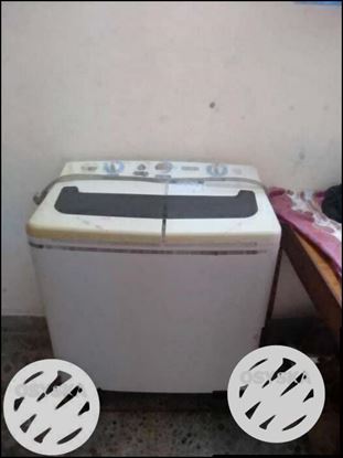 White Twin Tub Washing Machine