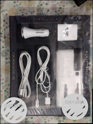 Travel kit Include powerbank for iphone and