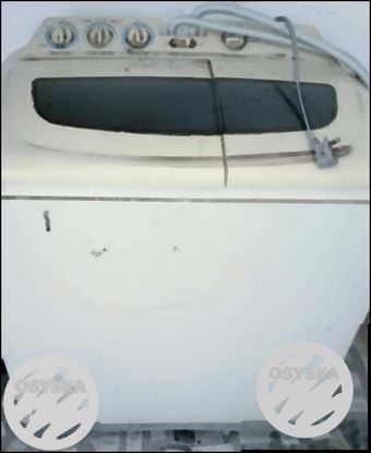 White Top-load Clothes Washer